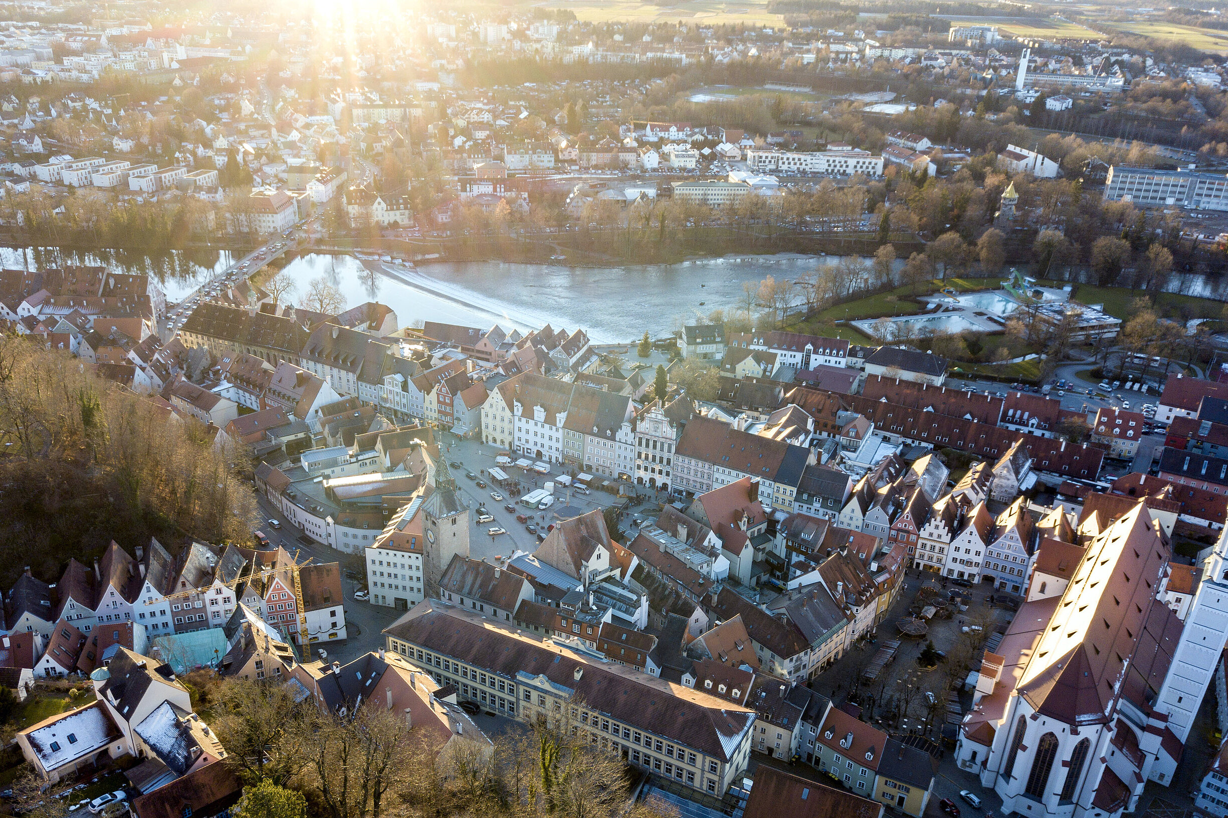 Altstadt mit Lech aus der Luft