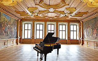 Festsaal mit Flügel