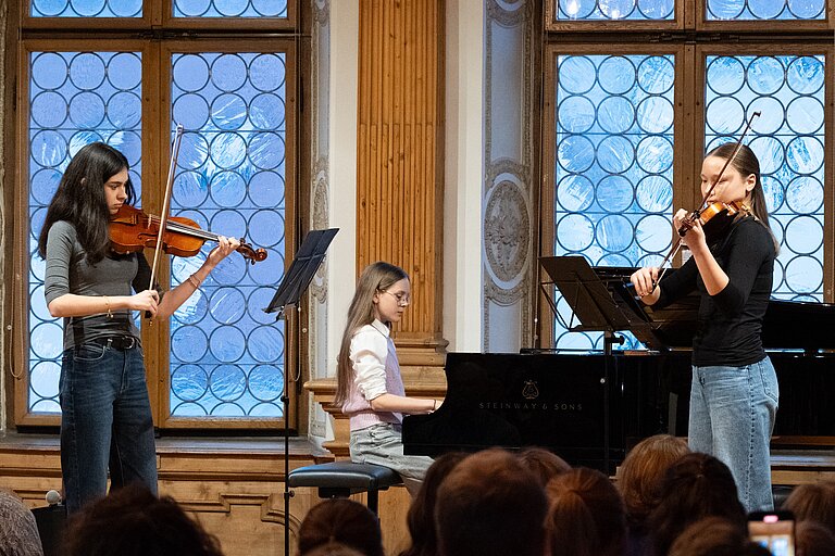 Foto: Lukasz Walda Foto (v. l. n. r.): Hannah Hausbalk, Annika Hausbalk, Sarah Pelhak