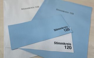 Stimmzettel für die Landstags- und Bezirkswahlen