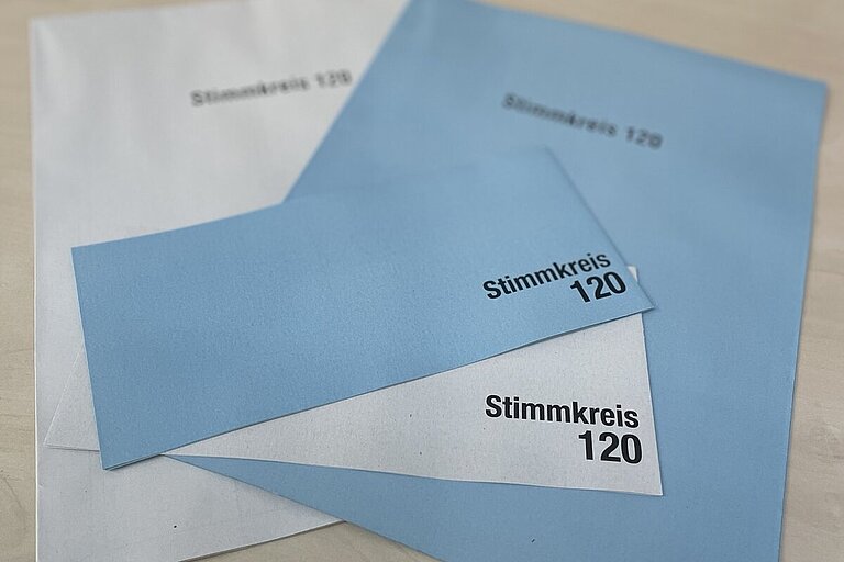 Stimmzettel für die Landstags- und Bezirkswahlen
