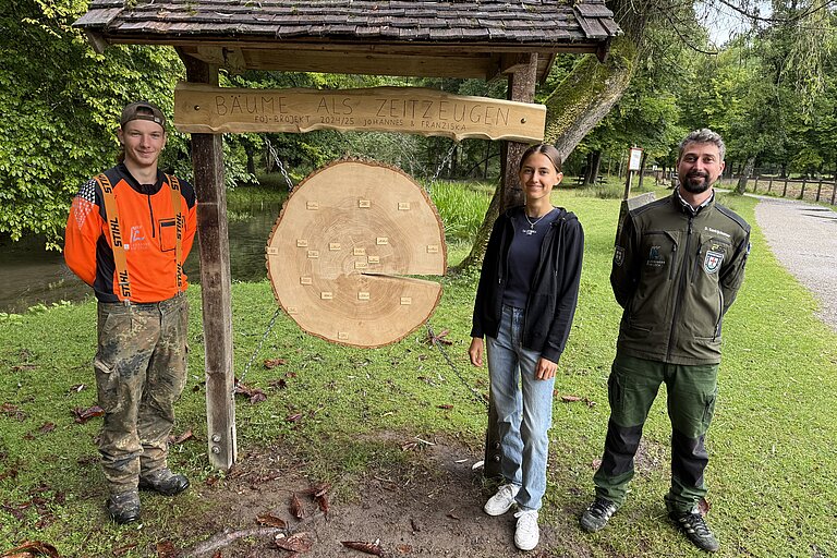 Die beiden FÖJ’lern des Städtischen Forstamtes Landsberg mit dem Lechpark-Ranger Darjusch Sanktjohanser