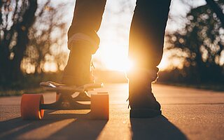 Skater auf einem Skateboard