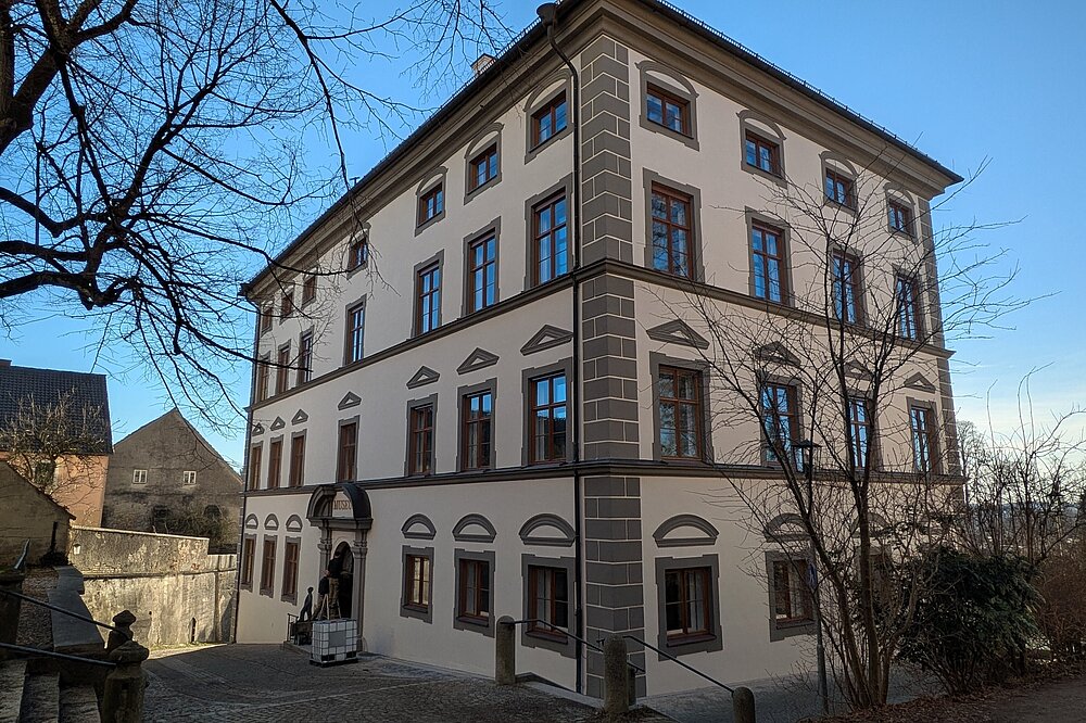 Stadtmuseum Landsberg am Lech – historisches Gebäude mit weißer Fassade und barocker Architektur in der Altstadt.