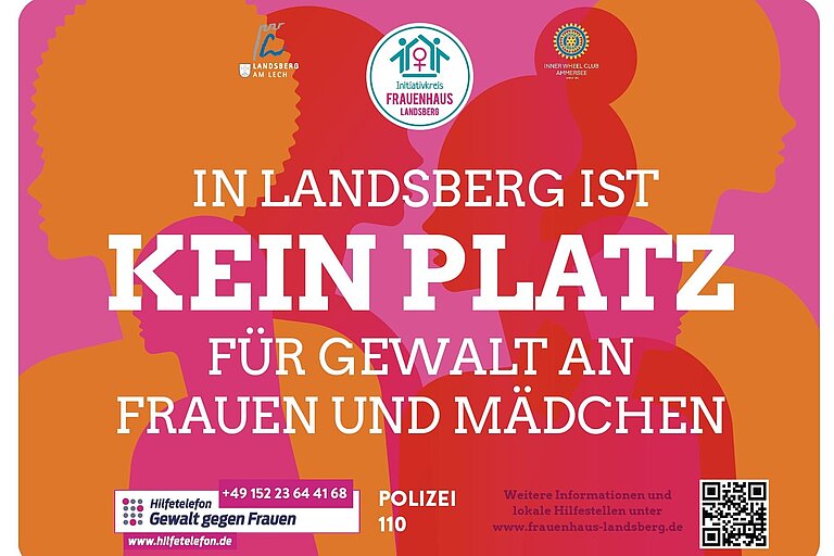 Aufstellung Rote Bank auf dem Hauptplatz